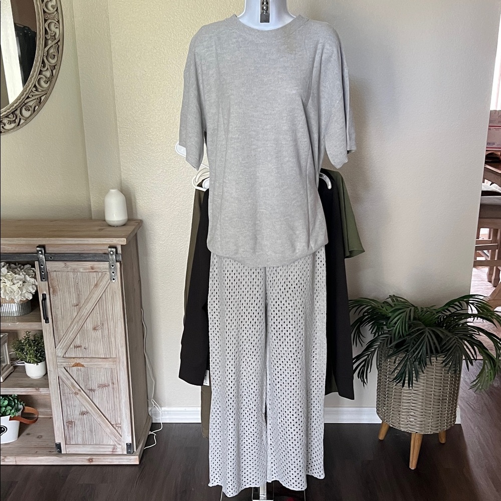 Amazon Gray Short Sleeve Top and Patterned Pants Set Size Medium NWOT